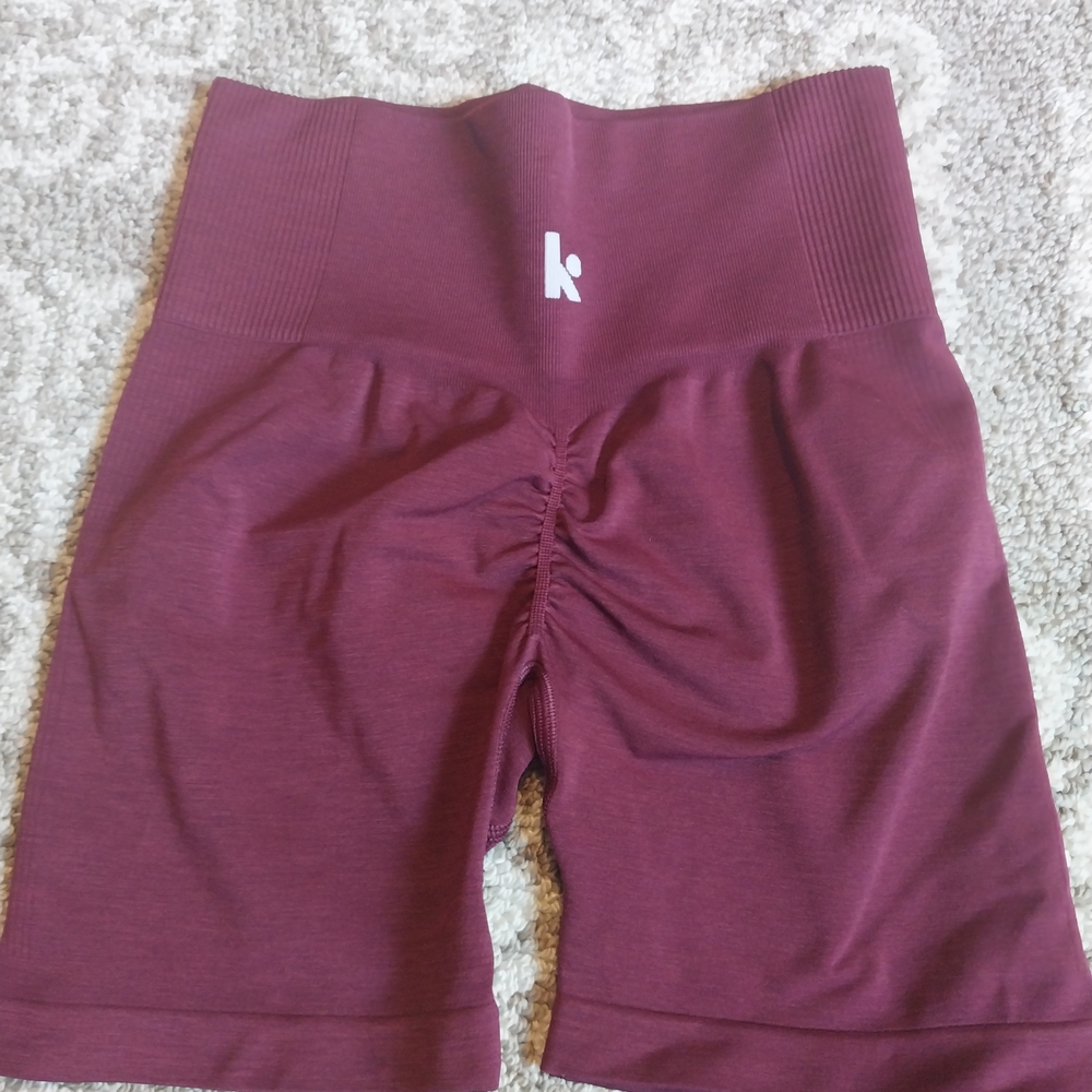 Kamo Fitness Burgundy Scrunch Shorts